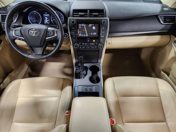 2016-toyota-camry-se-big-1