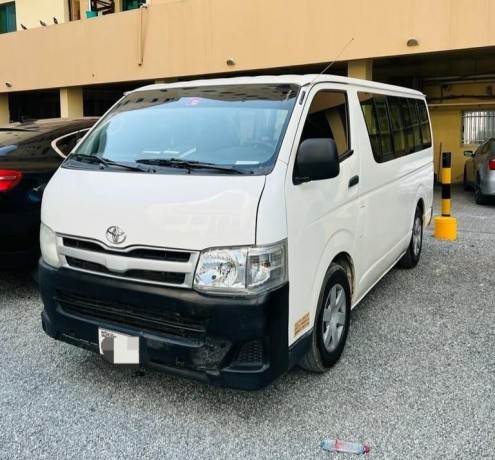 toyota-hiace-big-0