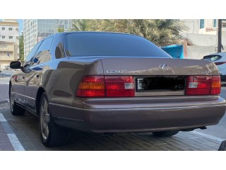 Lexus LS 400