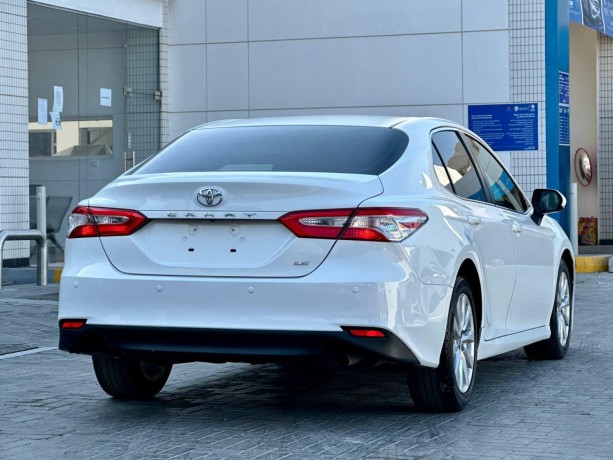 toyota-camry-le-big-2