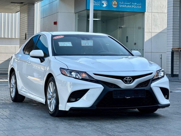 toyota-camry-le-big-0