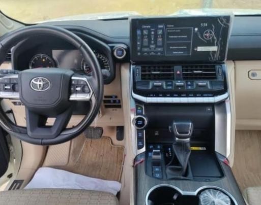 toyota-land-cruiser-vxr-big-3