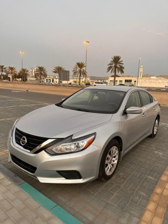 nissan-altima-s-big-5