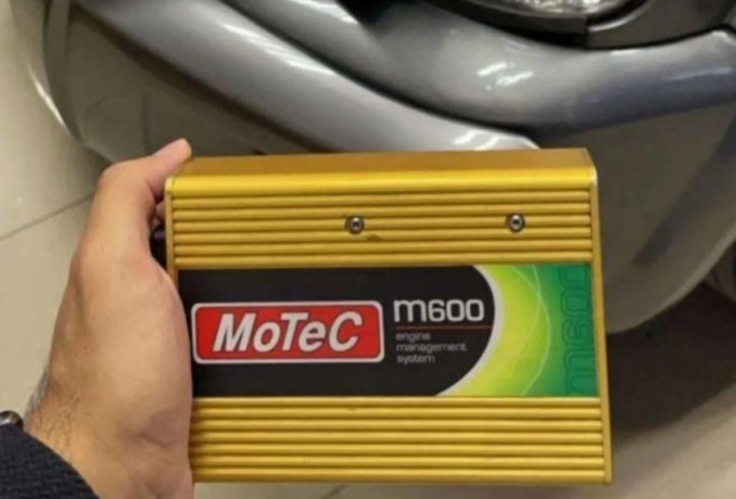 motec-m600-big-0