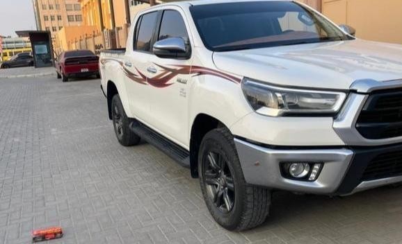 toyota-hilux-big-0