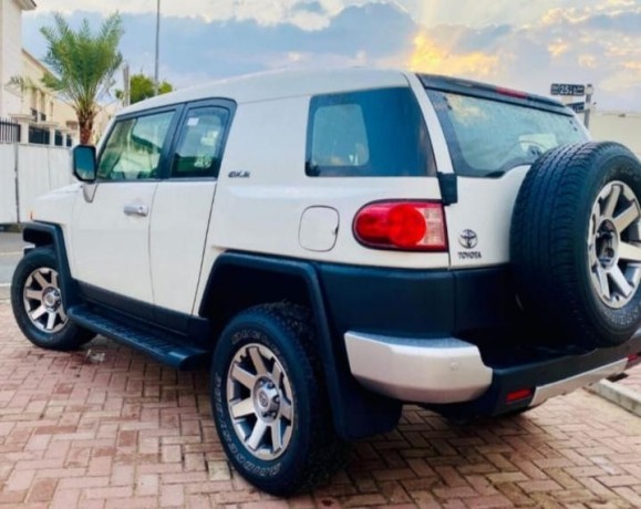 toyota-fj-cruiser-big-2