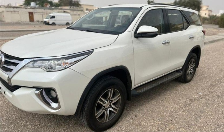 toyota-fortuner-big-0