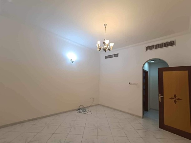 luxurious-villa-for-rent-in-al-mizhar-4-bed-room-service-block-big-0