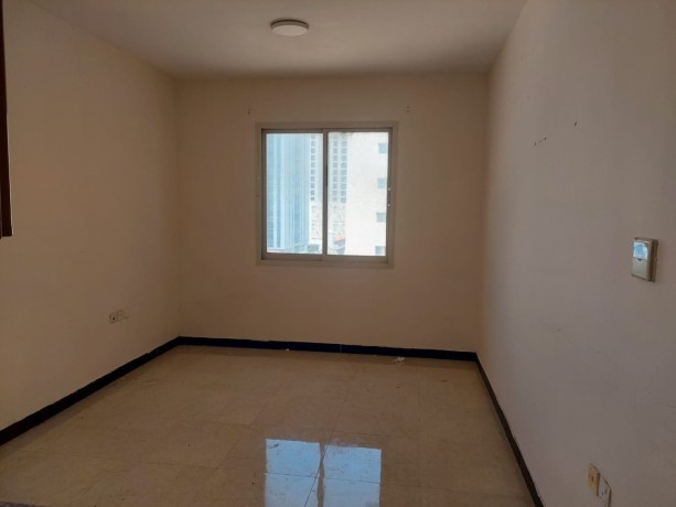 available-studio-with-open-kitchen-big-0