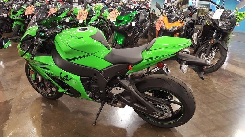 2019-kawasaki-ninja-zx-10rr-big-0