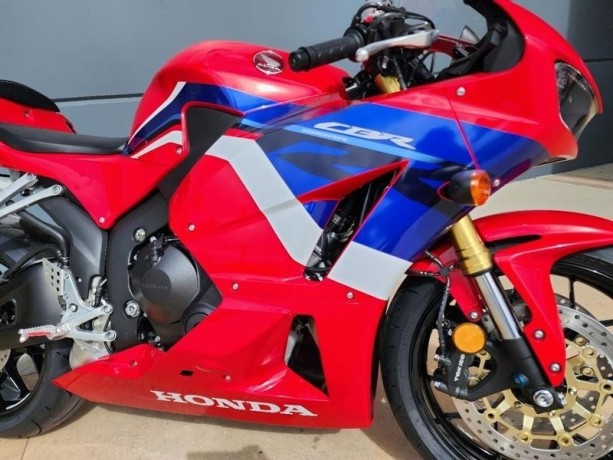 2023-honda-cbr600rr-big-1