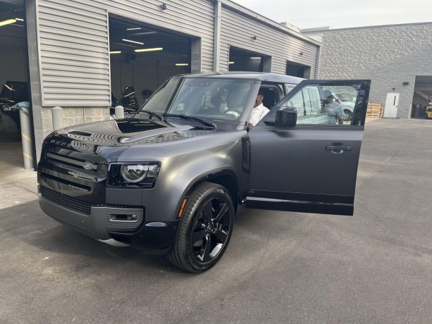 2023-land-rover-defender-110-v8-carpathian-edition-big-5