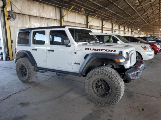 2019-jeep-wrangler-big-3