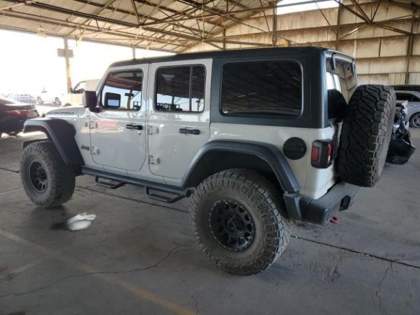 2019-jeep-wrangler-big-1