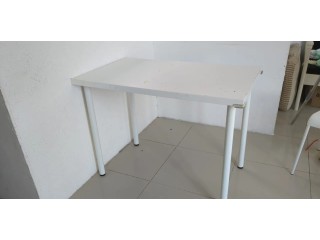 Plastic table