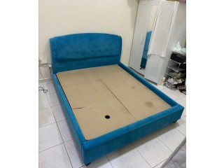 Queen bed 160 x 200cm