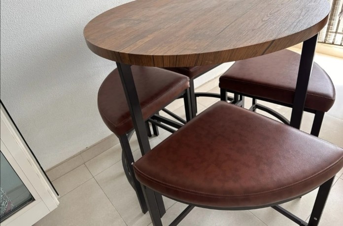 wooden-round-table-big-0