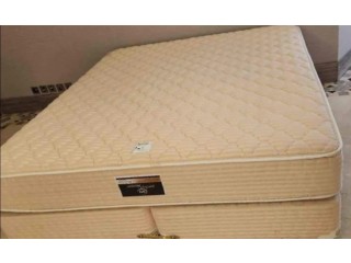 Matress king size bed