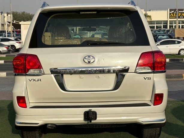 toyota-land-cruiser-vxr-2014-big-2