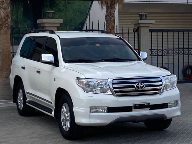 toyota-land-cruiser-2010-big-3