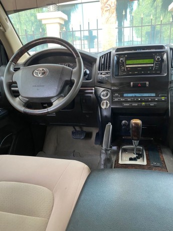 toyota-land-cruiser-2010-big-7