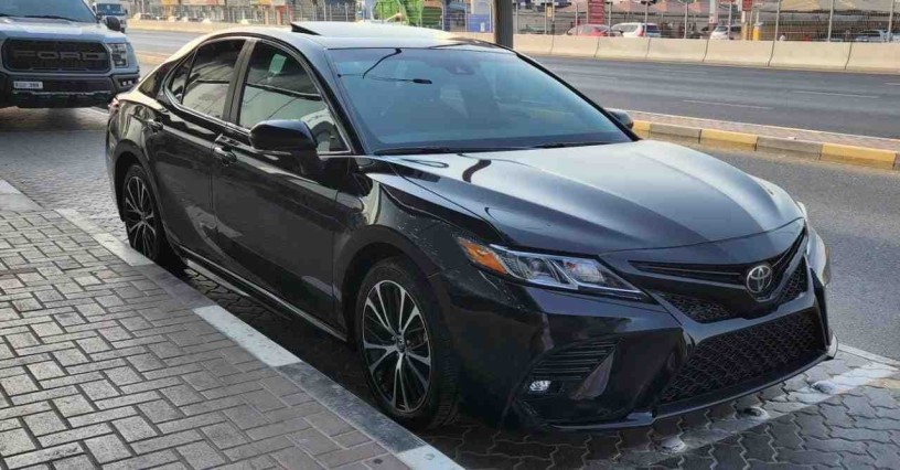 toyota-camry-se-2020-big-3