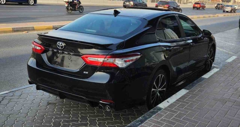 toyota-camry-se-2020-big-0