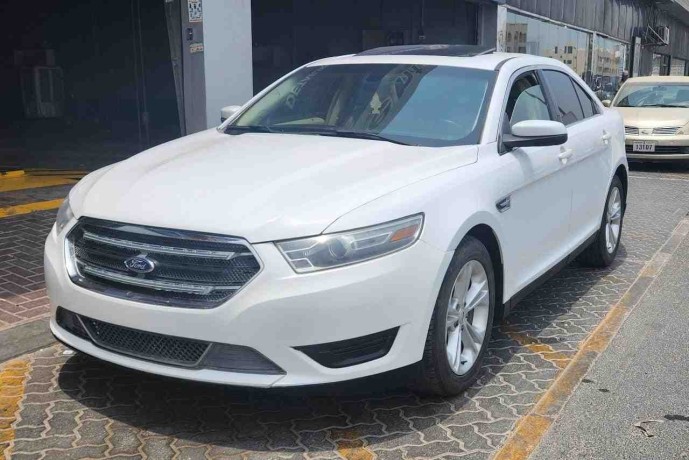 ford-taurus-2013-big-0