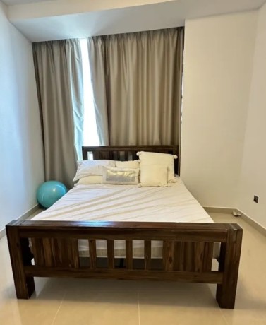 huge-wooden-size-bed-big-0