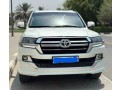 toyota-land-cruiser-2017-small-0