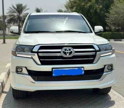 toyota-land-cruiser-2017-big-0