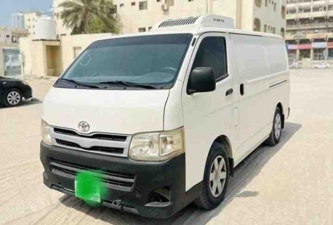 toyota-hiace-chiller-2012-big-0