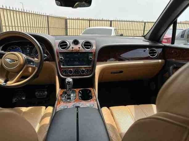 bentley-bentayga-2017-big-4