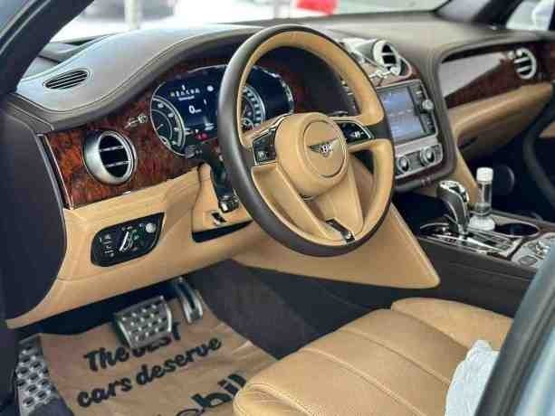 bentley-bentayga-2017-big-2