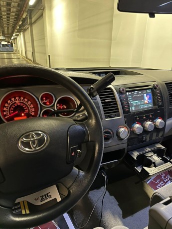 toyota-tundra-2011-big-2