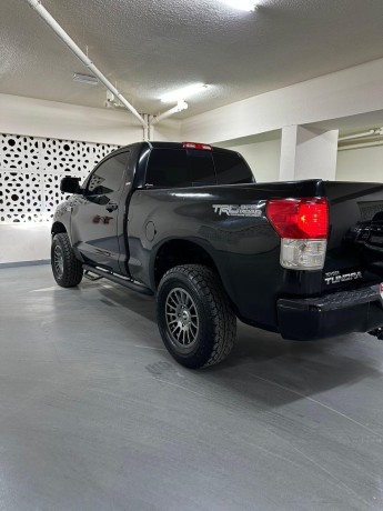 toyota-tundra-2011-big-0