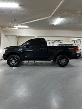 toyota-tundra-2011-big-1