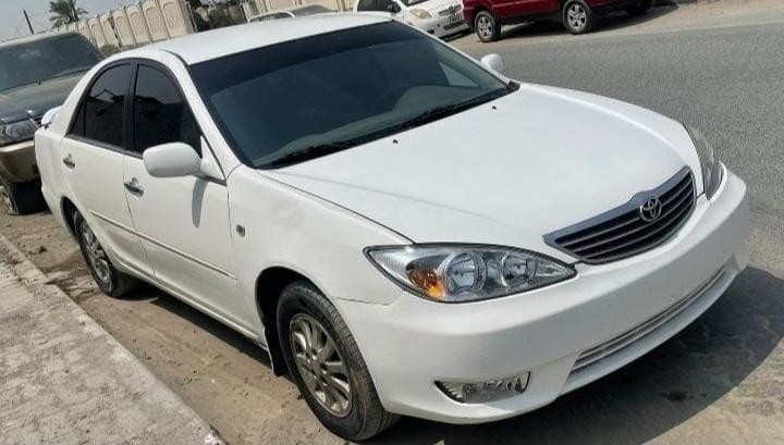 toyota-camry-2004-big-0