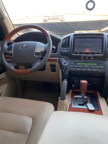 toyota-land-cruiser-gxr-2014-big-2