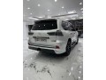 lexus-lx570-2019-small-0