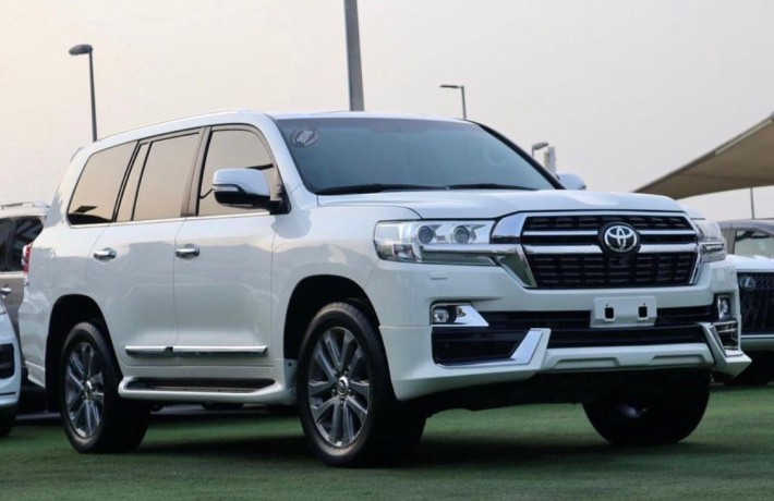 toyota-land-cruiser-vxr-2016-big-2