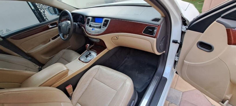 hyundai-genesis-2012-big-3