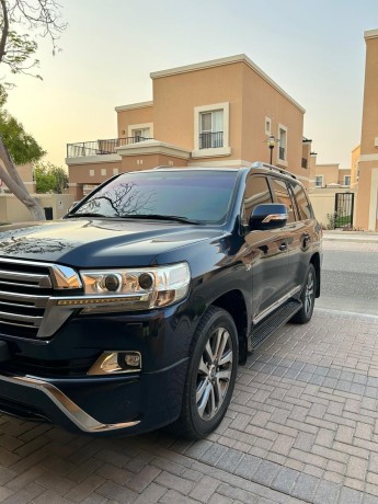 toyota-land-cruiser-vxr-2016-big-6