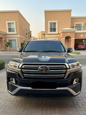 toyota-land-cruiser-vxr-2016-big-0