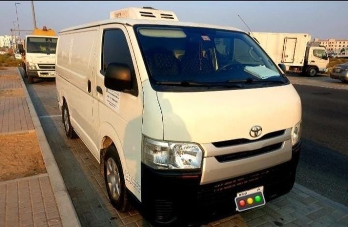 toyota-hiace-chiller-2016-big-0