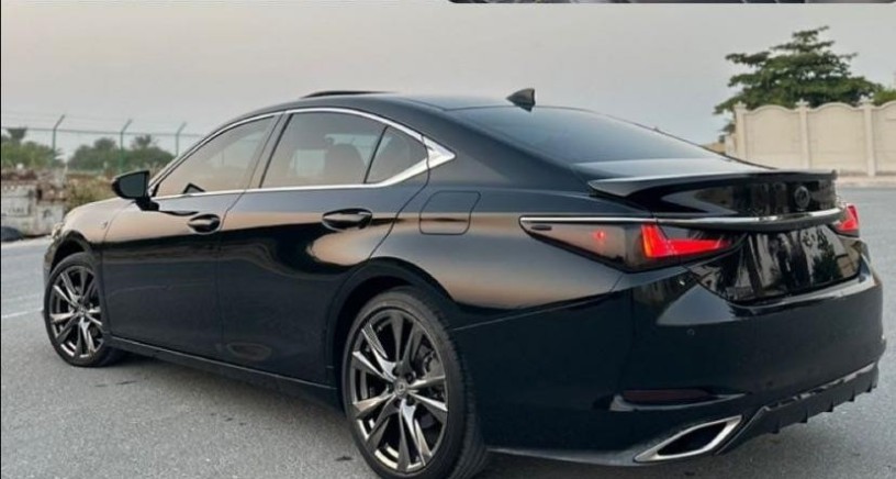 lexus-es350f-2021-big-0