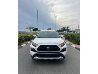 2021 RAV4 Toyota XLE 4CYLINDER