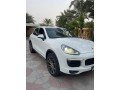 porsche-cayenne-2016-small-0