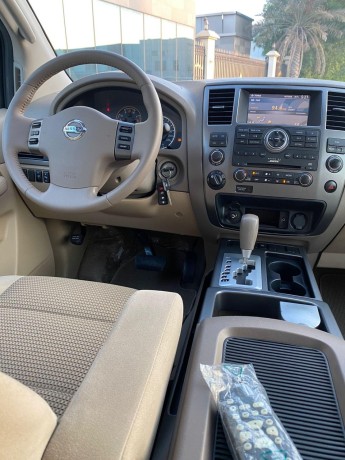 nissan-armada-2010-big-5