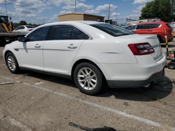 2013-ford-taurus-se-big-9